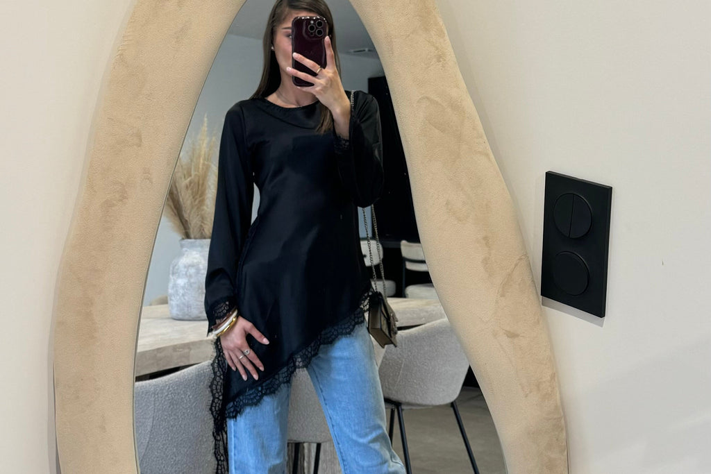 Haut satiné et dentelle noir